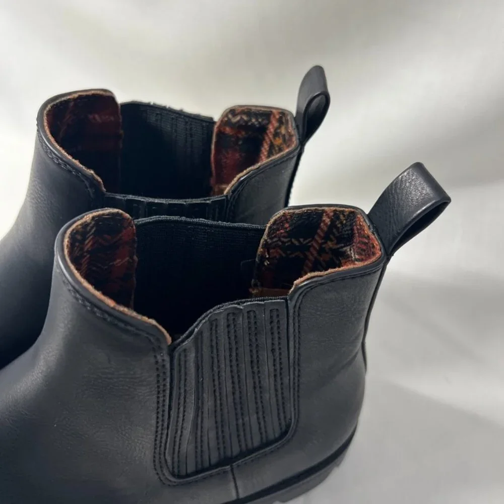 b.o.c. Black Ankle Booties elastic Sides Pull on Durable Soles New - Picture 6 of 10